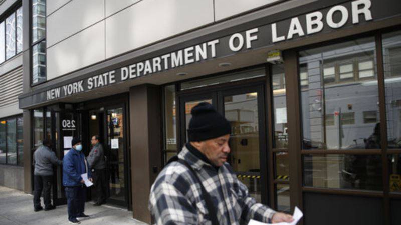 В США на фоне коронавируса увеличилось число заявок на пособие по безработице
