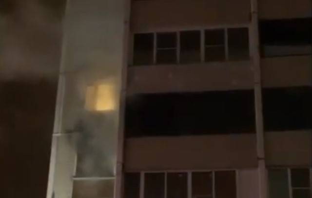 Два человека погибли при пожаре в пятиэтажном доме в Омске