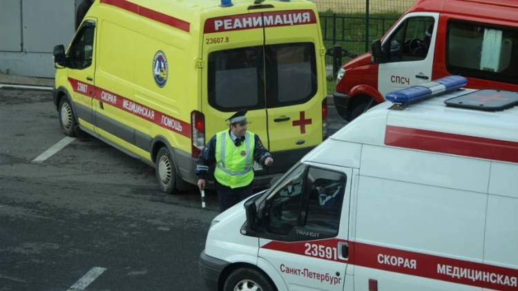 Три человека пострадали в результате столкновения трех автомобилей в Москве