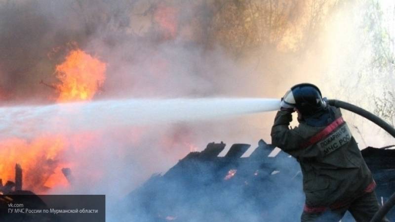 Ферма на площади 1800 "квадратов" горит в Башкирии