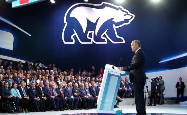 СМИ: Путин может возглавить списки "Единой России" на выборах в Госдуму