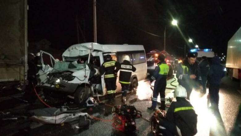 Пассажир погиб при столкновении микроавтобуса и фуры под Владимиром
