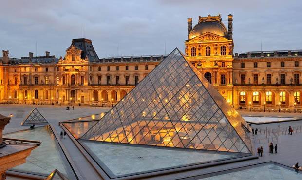 В Париже из-за распространения коронавируса закрыли Лувр