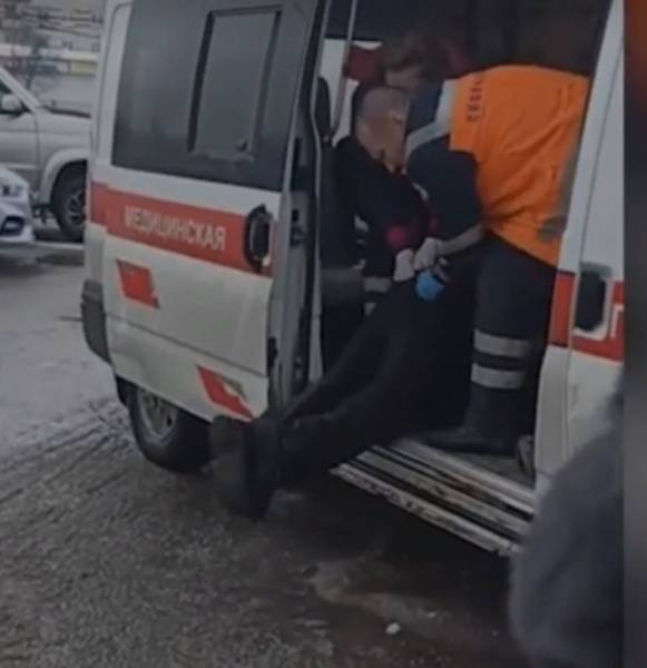 В Березниках после скандала с медиками, которые тащили по асфальту пациента, уволен главврач "Скорой помощи"