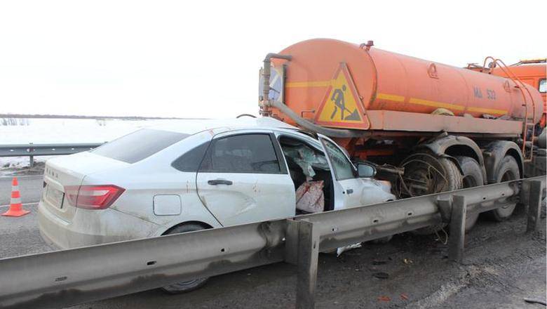 На трассе Тюмень-Омск в ДТП со снегоуборочной техникой погиб пассажир авто
