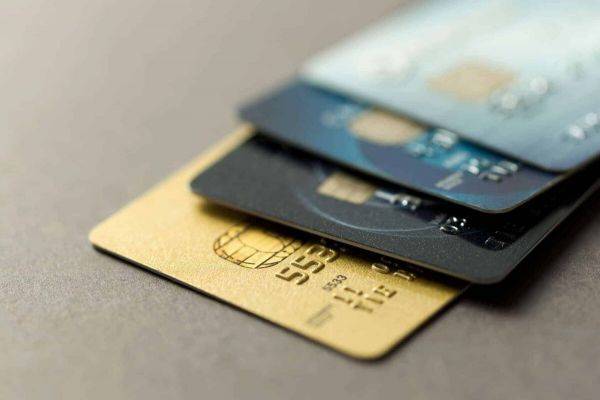 Банки резко сократили объёмы выдачи кредитных карт