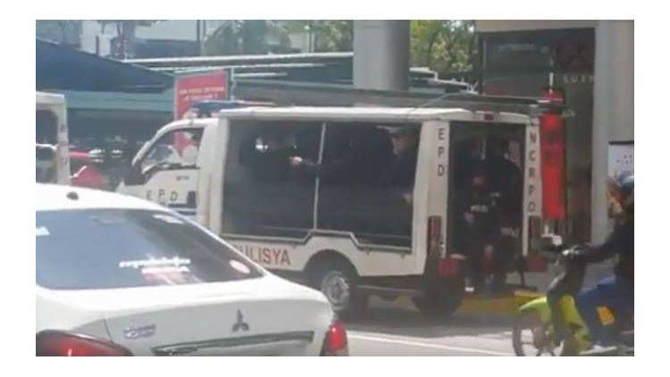 Вооруженный человек взял в заложники около 30 человек на Филиппинах