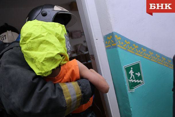 В Сосногорске подожгли подъезд жилого дома