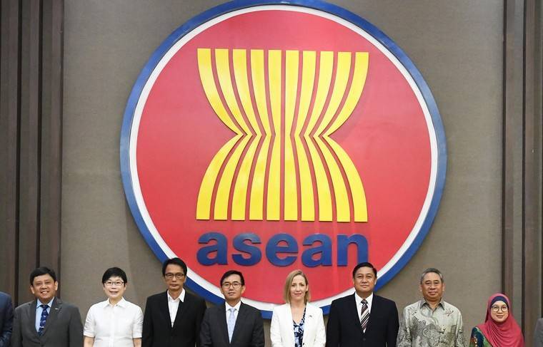 Премьер Камбоджи подтвердил перенос саммита АСЕАН и США из- за коронавируса