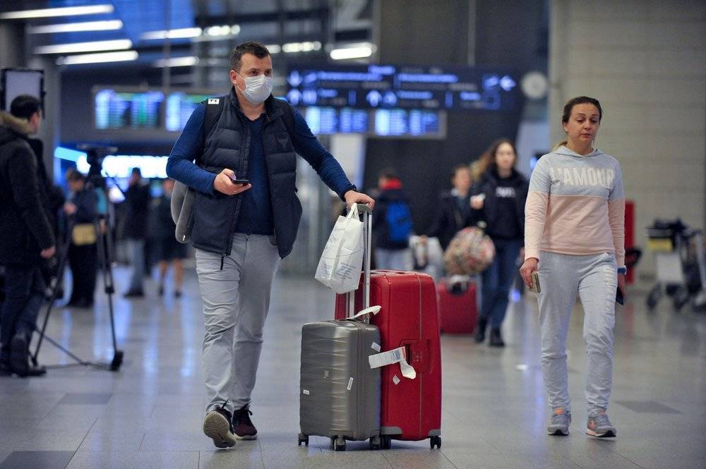 Летевший транзитом через Москву пассажир заразился коронавирусом