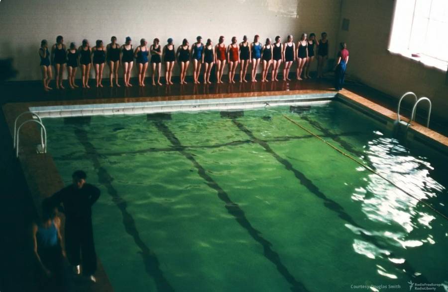 В московских школах отменили массовые мероприятия и занятия в бассейнах