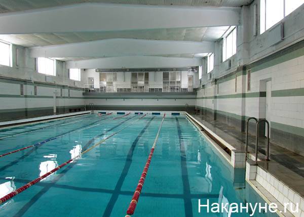 В школах Москвы отменили все массовые мероприятия и занятия в бассейнах