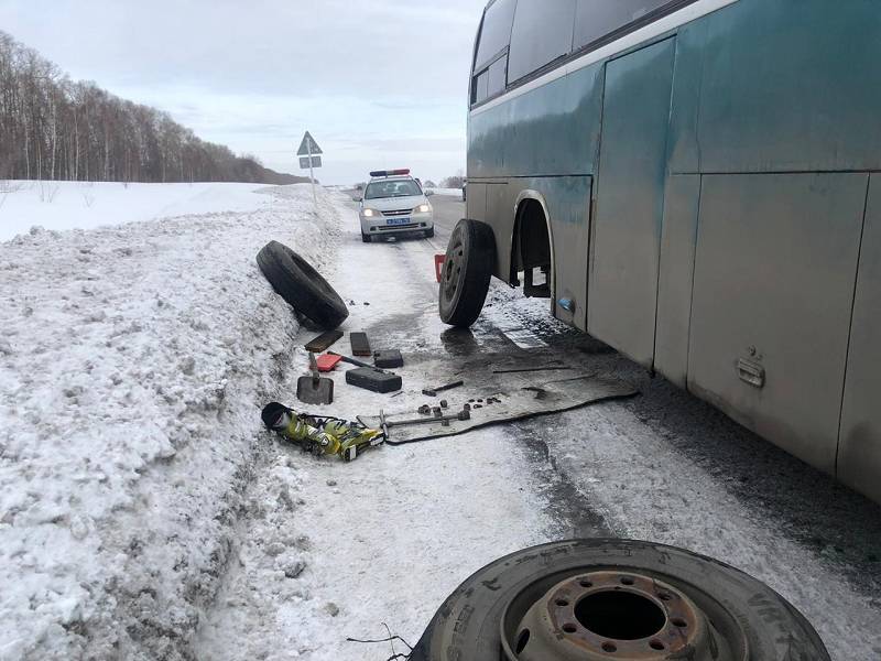 Автобус с пассажирами из Красноярска сломался на кузбасской трассе