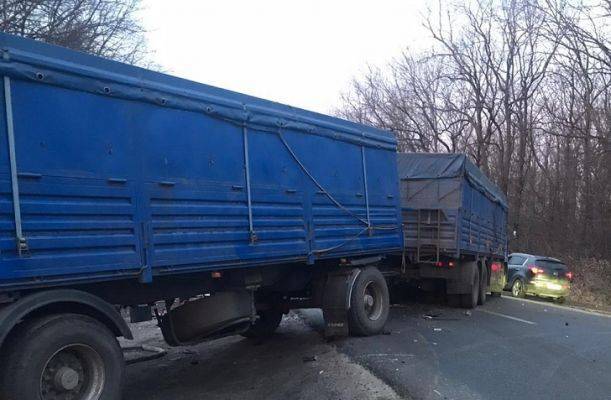 ДТП под Харьковым: КАМАЗ налетел на легковушку — погибли четверо