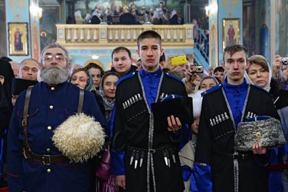 Российским казакам запретили целовать кресты и иконы из-за коронавируса