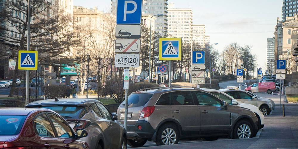 Парковку в Москве на мартовских праздниках сделают бесплатной