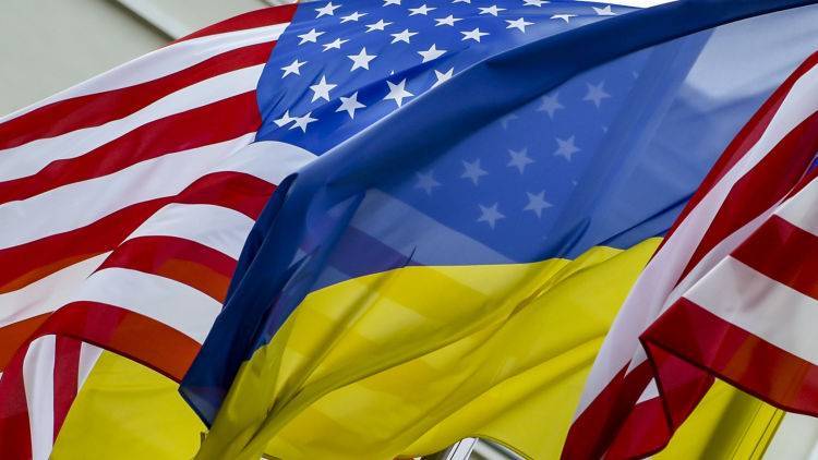 На Украине заявили, что из-за Крыма страна станет "подстилкой США"