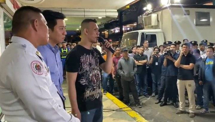 Взявшего заложников в Маниле охранника задержали во время общения с прессой