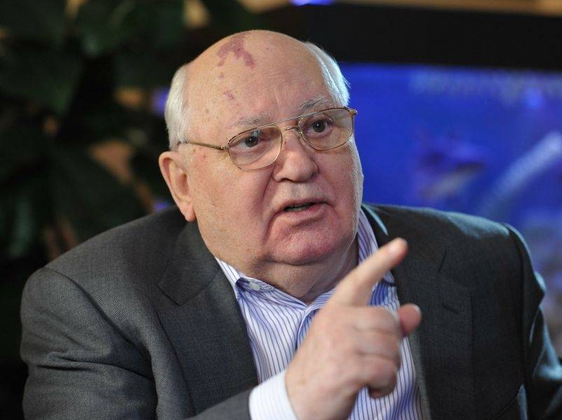 89-летний Михаил Горбачев освоил iPad: помогли барышни Венедиктова