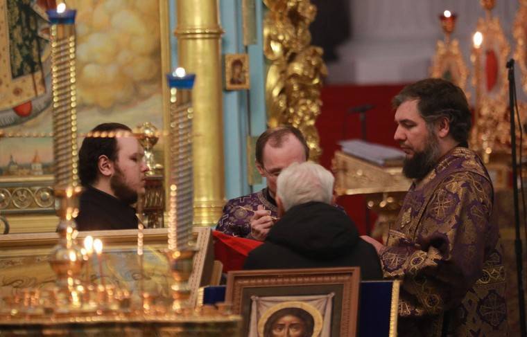 Большинство россиян высказались за осовременивание языка богослужений