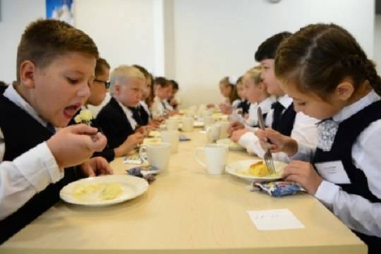 В Минпросвещения озвучили стоимость горячего обеда для школьников