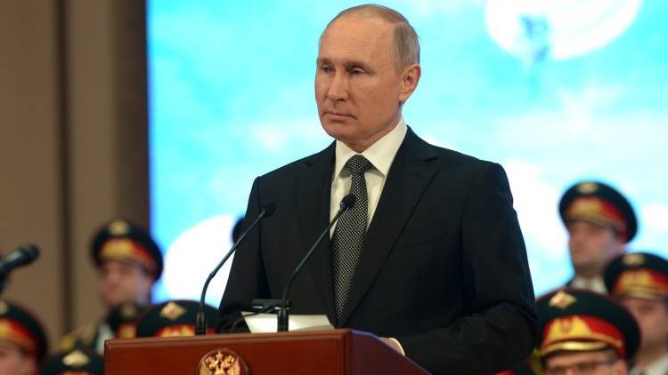 Путин поручил обеспечить поддержку образования на русском языке за рубежом