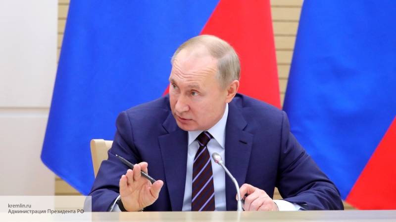 Путин предложил запретить муниципальным служащим открывать счета за рубежом