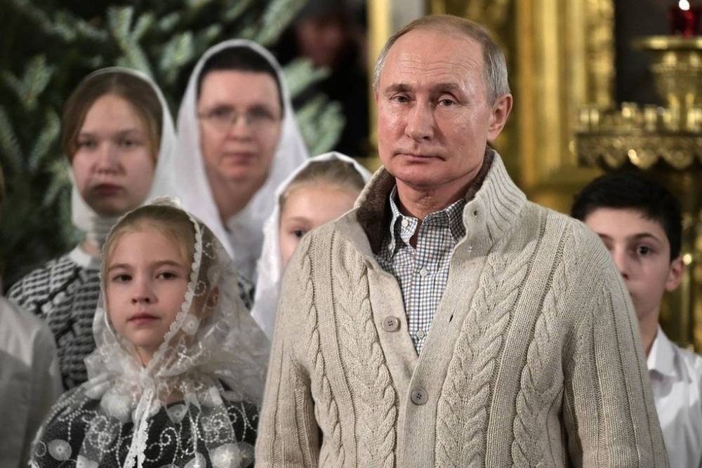 Путин внес в Конституцию поправку о Боге