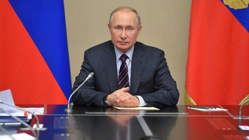 Владимир Путин поручил разработать закон о контроле за грамотностью чиновников