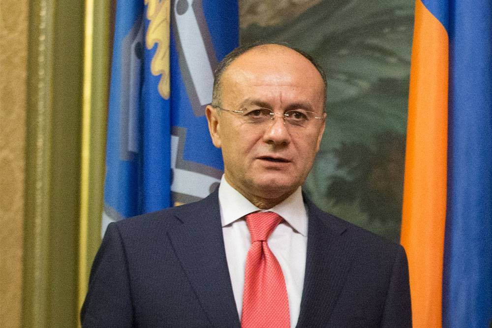 Бывшего министра обороны Армении обвинили в хищении $2 млн