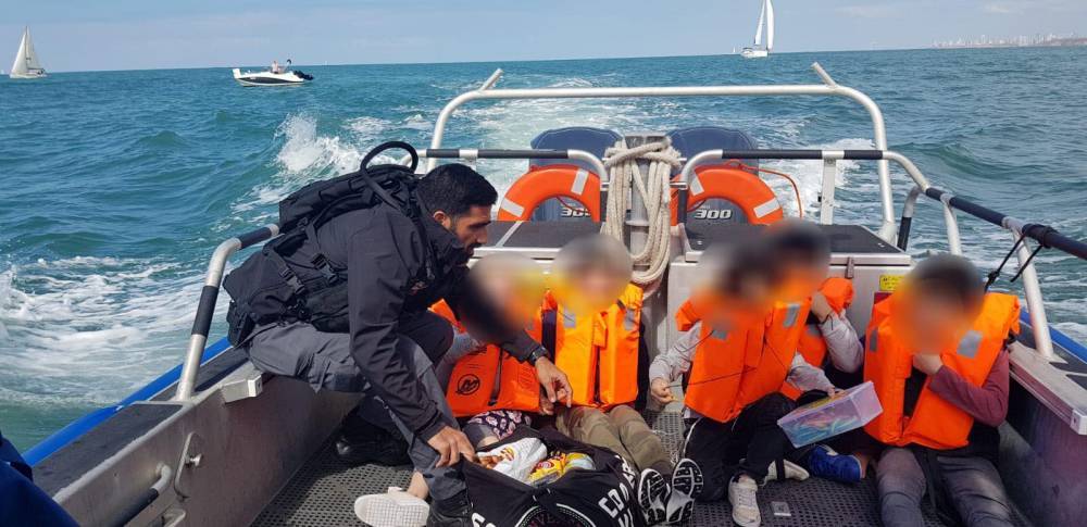 Полиция спасла в море у берегов Герцлии 5 детей