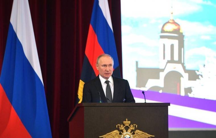 Путин поручил размещать материалы публичных слушаний в Интернете