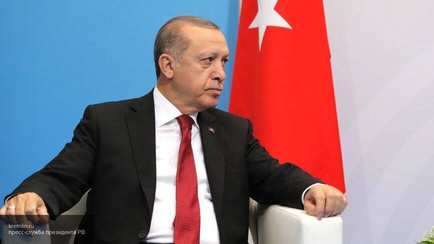 Турецкий парламент призвал Эрдогана не оставлять граждан один на один против коронавируса