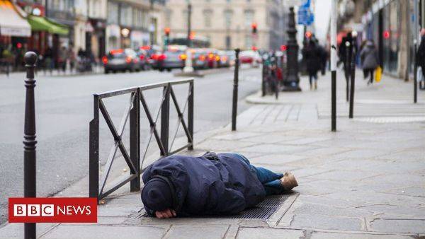 Во Франции реквизируют гостиничные номера для размещения бездомных