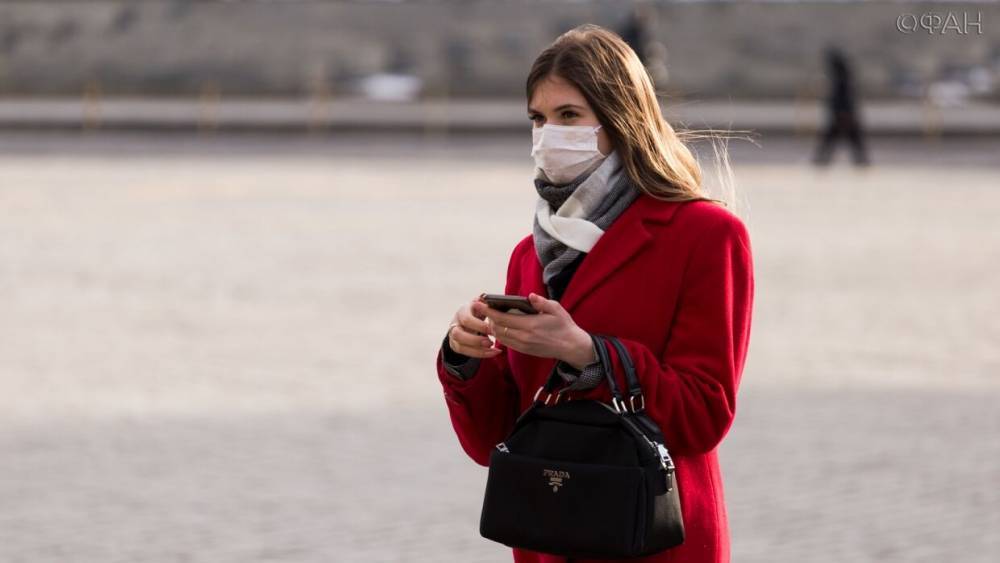 Визажист из Австрии нашла способ «скрыть» наличие защитной маски на лице