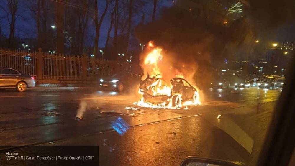 Появилось видео смертельного ДТП с возгоранием BMW на КАД