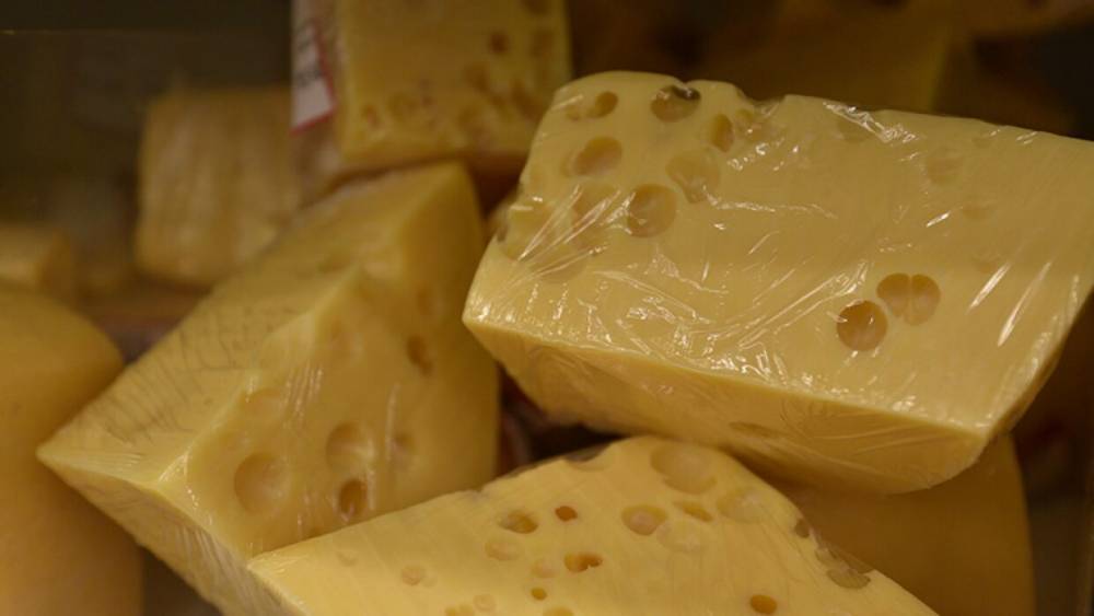 Сотрудники Россельхознадзора Мурманска ликвидировали 11 кг сыра из Финляндии и Дании