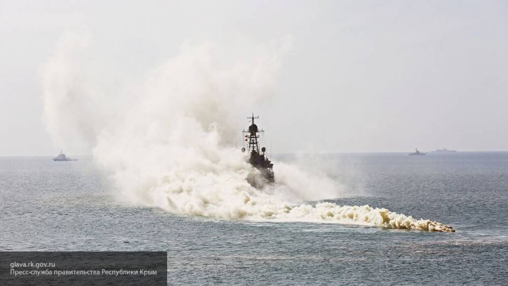 Военнослужащие ВДВ провели учения в Крыму, отработав высадку на побережье