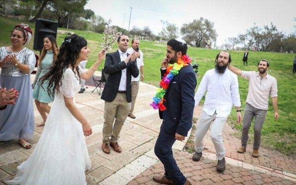 Больше десяти не собираться: в Израиле разогнали свадьбу