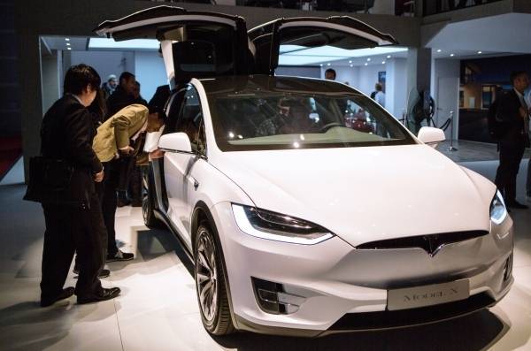 Tesla приостанавливает производство электромобилей в США из-за коронавируса