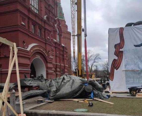 В центре Москвы демонтировали памятник маршалу Жукову