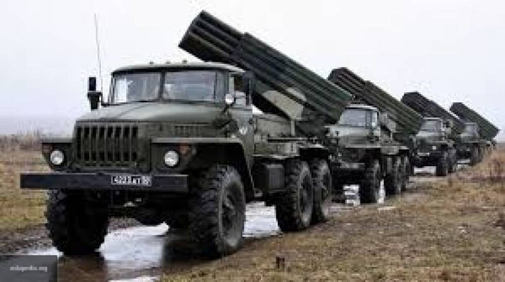 Украинские силовики разместили РСЗО "Град" у линии соприкосновения в Донбассе