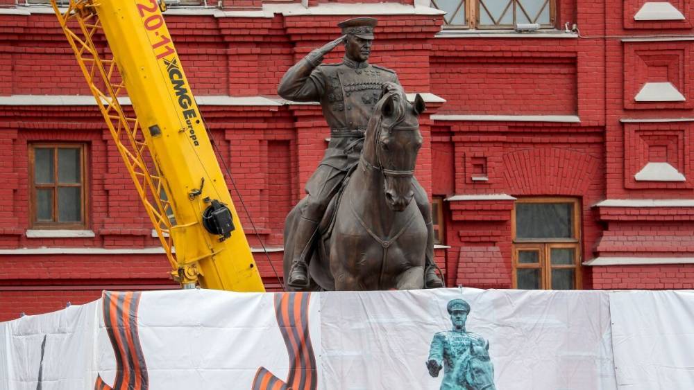 Памятник Жукову на Манежной площади заменили на новый