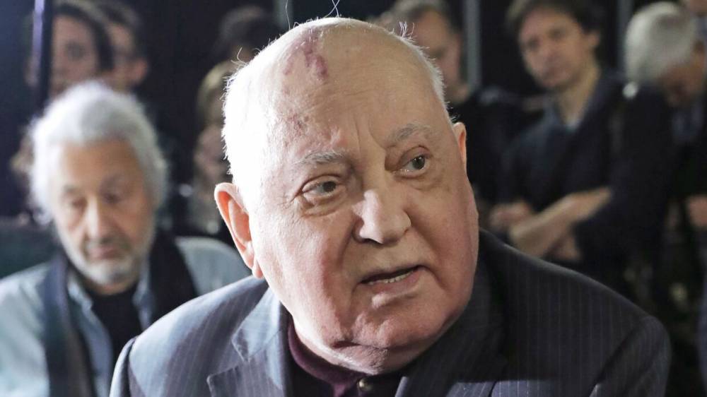Историки рассказали, был ли Горбачев предателем страны