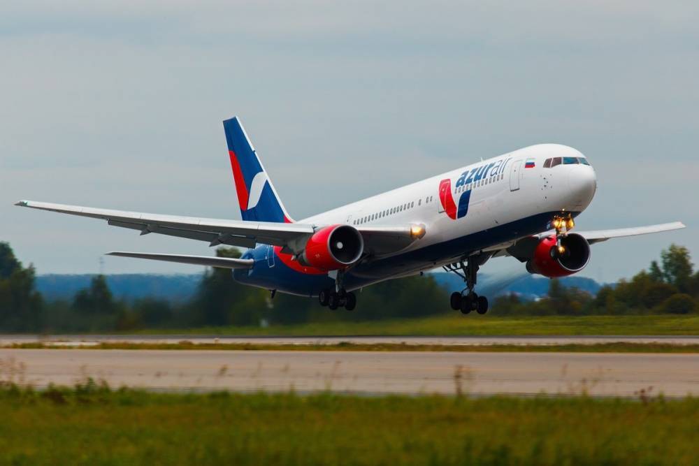 Azur air прекращает полеты из России до 20 апреля