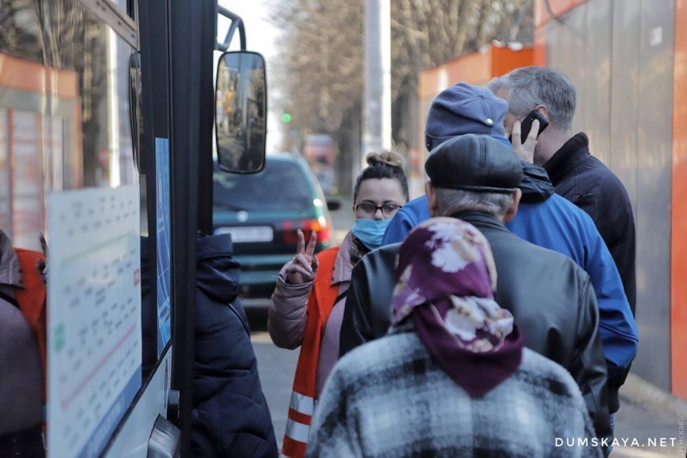 Выбитые стекла, давка и ругань: украинцы бунтуют против транспортных ограничений