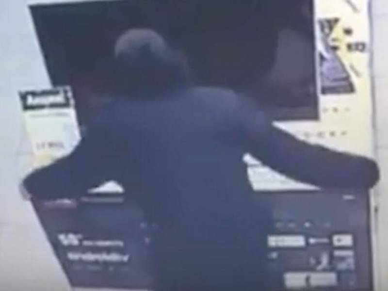 Калининградец вынес 10 телевизоров из магазина на глазах охранников
