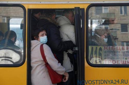 Пассажиры в Хмельницкой области забросали камнями автобус за отказ везти больше 10 челов