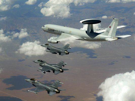 НАТО наращивает интенсивность воздушной разведки у границ России
