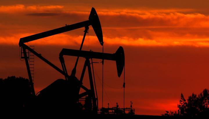 Песков не считает катастрофой цену нефти ниже $25